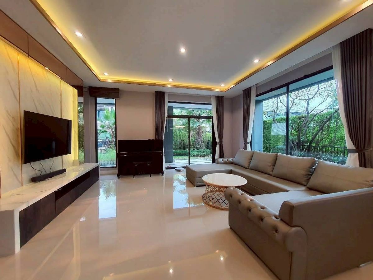 บ้านปิ่นเกล้า จรัญสนิทวงศ์ :  ♦ Palacio de Crystal Type ♦ คฤหาสน์ 2 ชั้น ขนาดที่ดิน 154.00 ตร.ว. พื้นที่ใช้สอย 475.00 ตร.ม. | 5 ห้องนอน 6 ห้องน้ำ 6 ที่จอดรถ | ใกล้ มหาวิทยาลัยมหิดล ศาลายา 12 นาที