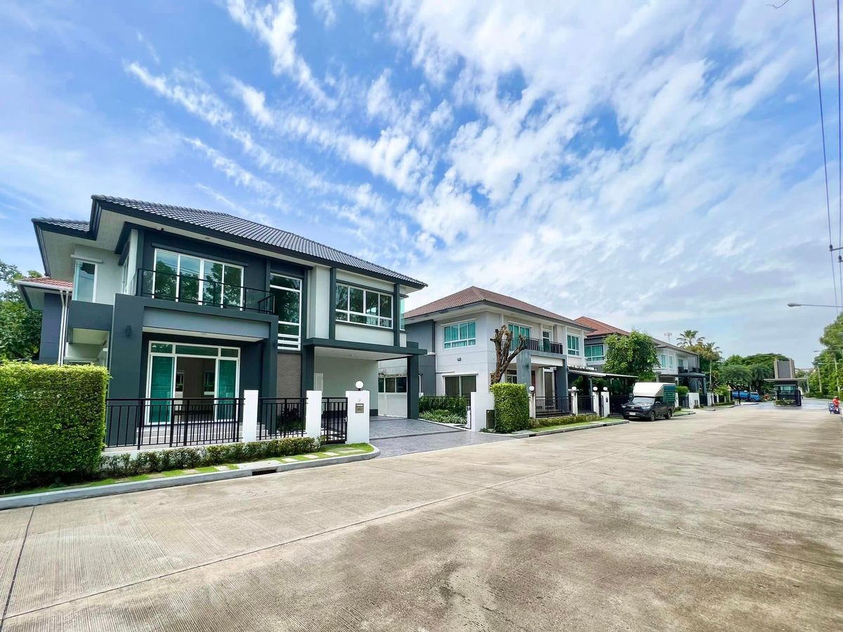 ขายบ้านพุทธมณฑล ศาลายา : 🎉🏡 บางกอกบูเลอวาร์ด ปิ่นเกล้า เพชรเกษม! บ้านหรูรีโนเวทใหม่ทุกห้องนอนมีห้องน้ำในตัว! ✨