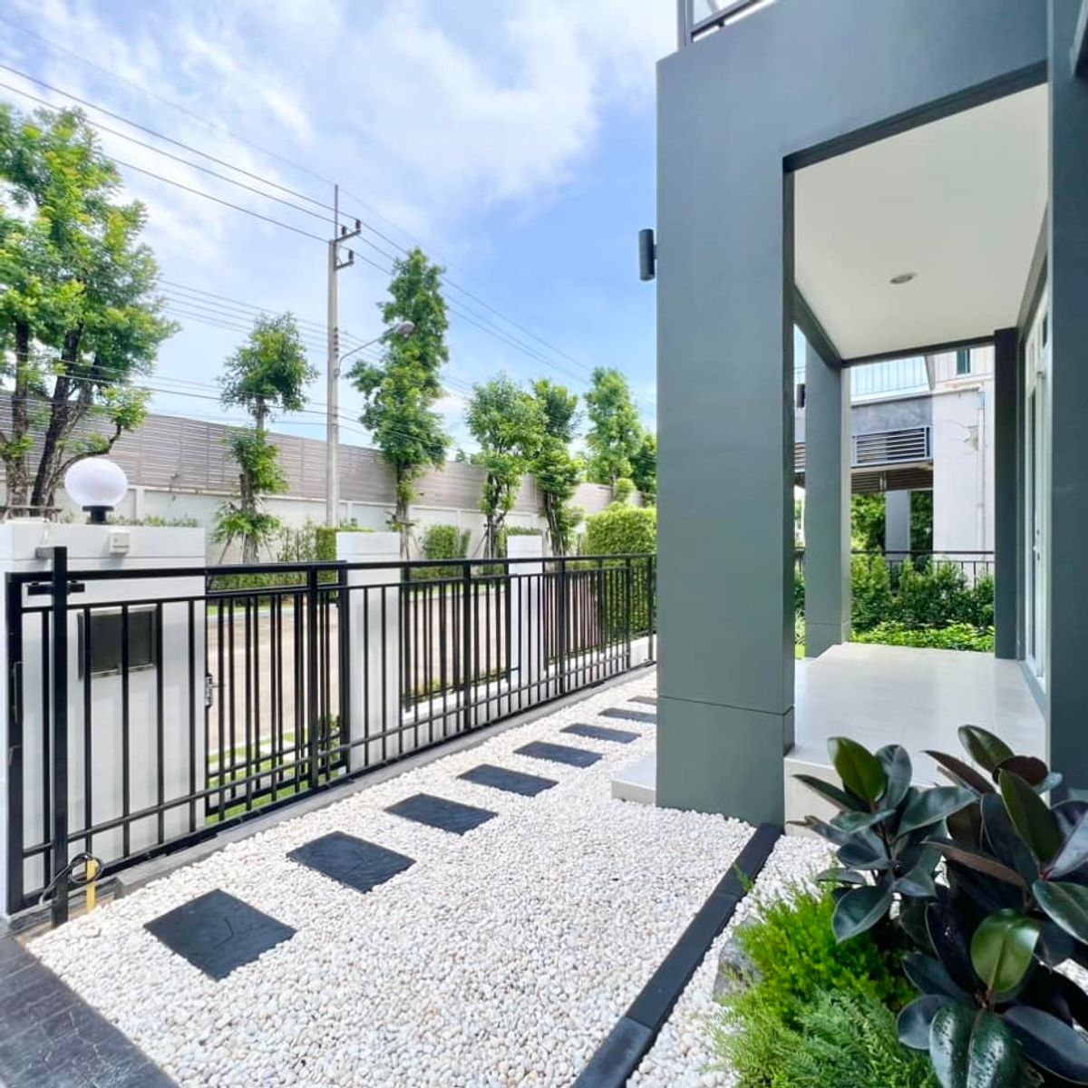 ขายบ้านพุทธมณฑล ศาลายา : 🎉🏡 บางกอกบูเลอวาร์ด ปิ่นเกล้า เพชรเกษม! บ้านหรูรีโนเวทใหม่ทุกห้องนอนมีห้องน้ำในตัว! ✨