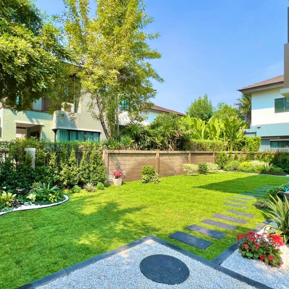 ขายบ้านนวมินทร์ รามอินทรา : 🎉🏡 เศรษฐสิริวัชรพล หลังใหญ่สวยตรงปก! พร้อมจัดสวนรอบตัวบ้าน! ทำเลทองติดถนนใหญ่สุขาภิบาล 5 🌴✨