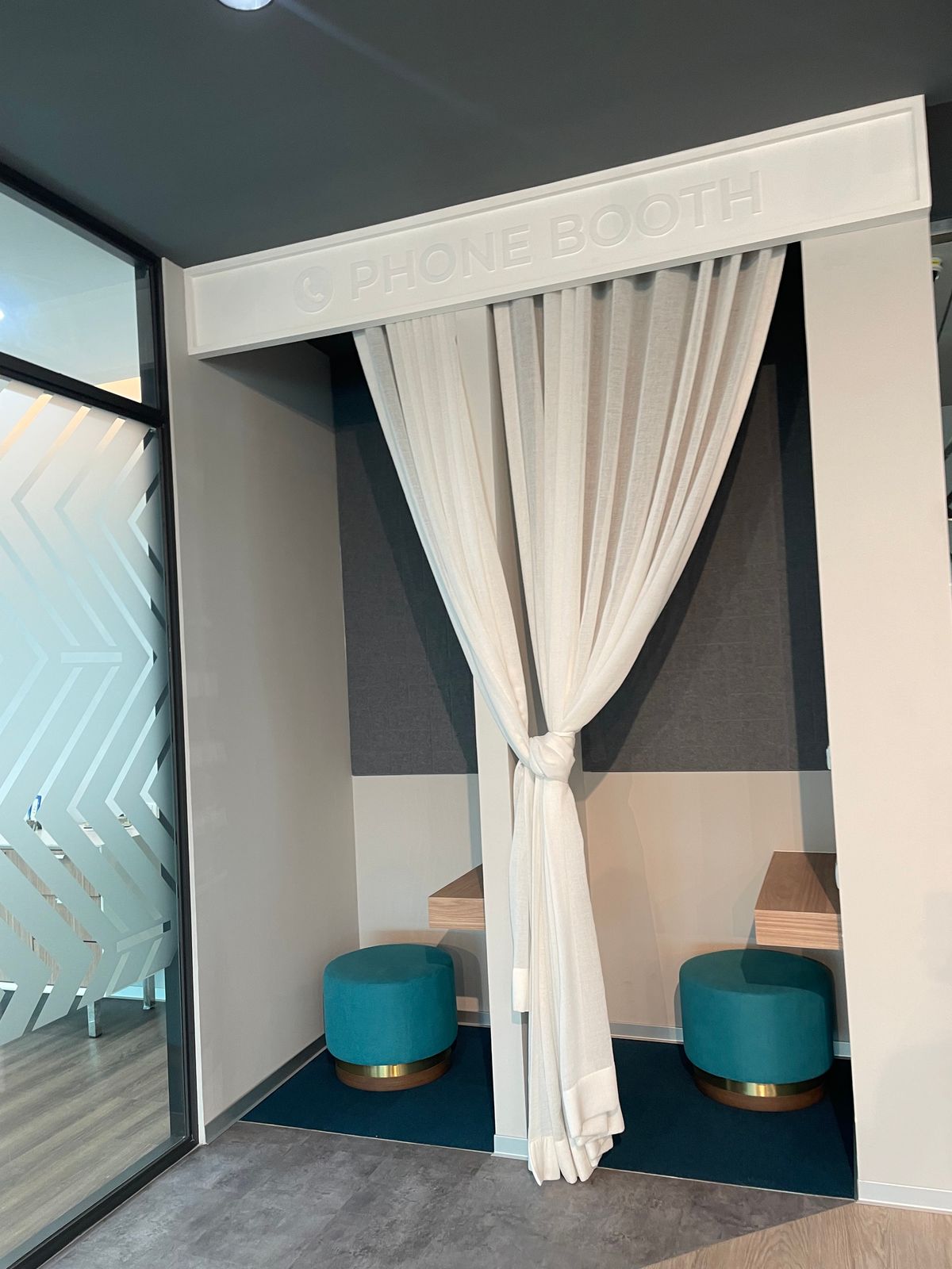 ให้เช่าสำนักงานอารีย์ อนุสาวรีย์ : ให้เช่า สำนักงาน  ใกล้ BTS อารีย์ ตกแต่งพร้อมเฟอร์นิเจอร์ เริ่ม 100 ตรม. มีหลายห้องให้เลือก 