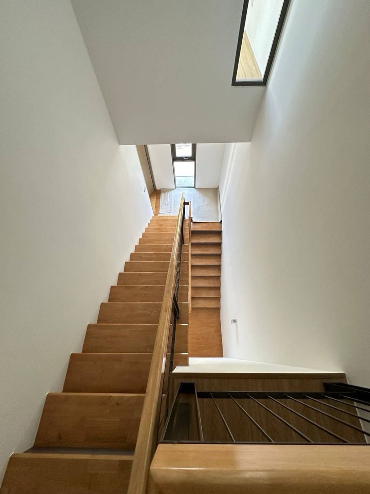 ขายทาวน์โฮมมีนบุรี-ร่มเกล้า : ทาวน์โฮมแฝด 3.5 ชั้น หลังสุดท้ายของโครงการ ติดสวนส่วนตัว  ทำเลถนนรามคำแหง  ซอย รามคำแหง 118  ใกล้เขตสะพานสูง  ทำเลเงียบสงบมากๆๆ