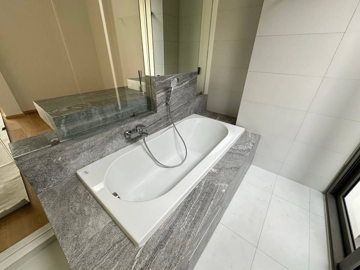 ขายทาวน์โฮมมีนบุรี-ร่มเกล้า : ทาวน์โฮมแฝด 3.5 ชั้น หลังสุดท้ายของโครงการ ติดสวนส่วนตัว  ทำเลถนนรามคำแหง  ซอย รามคำแหง 118  ใกล้เขตสะพานสูง  ทำเลเงียบสงบมากๆๆ