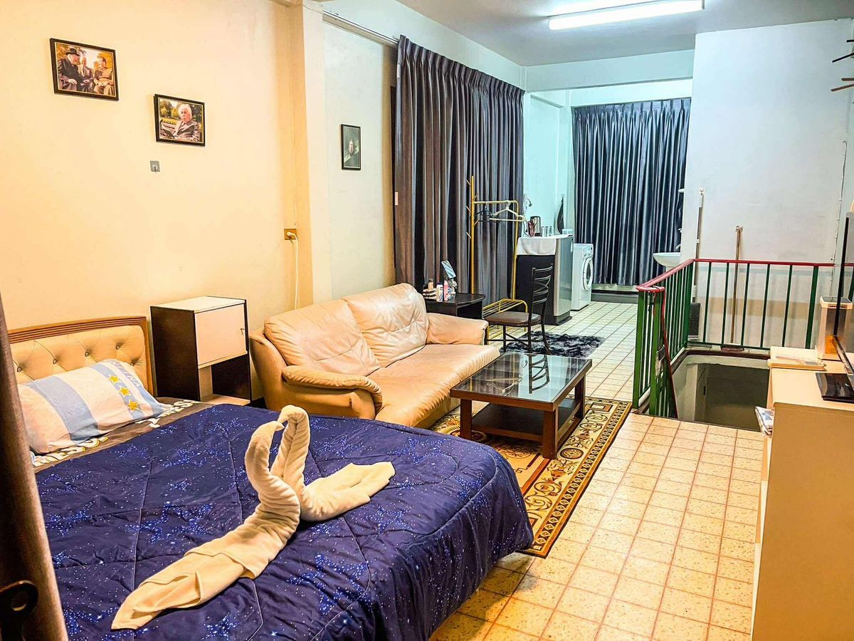ให้เช่าอาคารพาณิชย์สาทร นราธิวาส : 🏙️ ให้เช่าชั้น 4 (ทั้งชั้น) ซอยเจริญกรุง 46 | 40 ตร.ม. ใจกลางบางรัก  เฟอร์ครบ | เดิน 1 นาทีถึงเซ็นทรัลบางรัก | เหมาะลงทุน Airbnb / อยู่อาศัย / โฮมออฟฟิศ