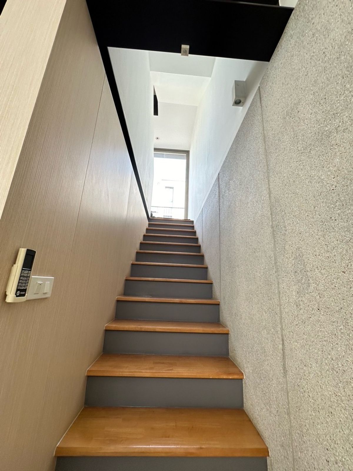 ขายทาวน์โฮมมีนบุรี-ร่มเกล้า : ทาวน์โฮมแฝด 3.5 ชั้น หลังสุดท้ายของโครงการ ติดสวนส่วนตัว  ทำเลถนนรามคำแหง  ซอย รามคำแหง 118  ใกล้เขตสะพานสูง  ทำเลเงียบสงบมากๆๆ