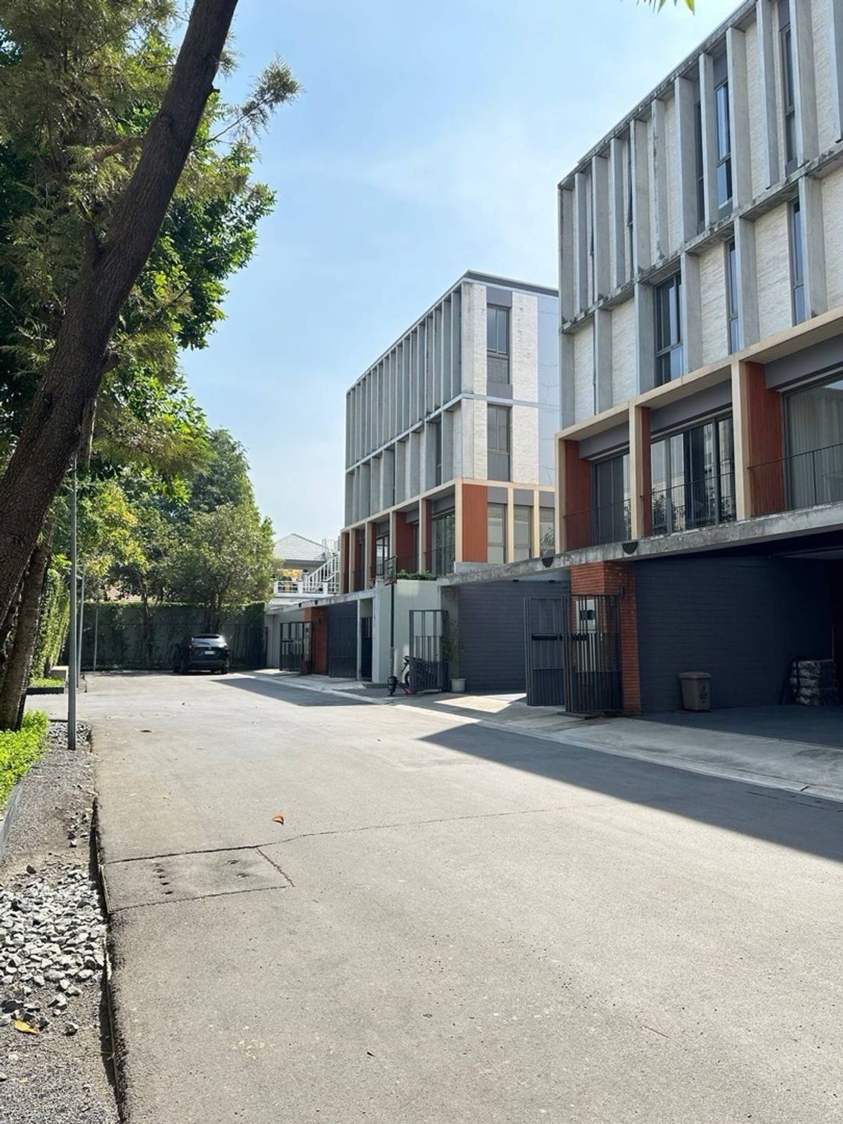 ขายทาวน์โฮมมีนบุรี-ร่มเกล้า : ทาวน์โฮมแฝด 3.5 ชั้น หลังสุดท้ายของโครงการ ติดสวนส่วนตัว  ทำเลถนนรามคำแหง  ซอย รามคำแหง 118  ใกล้เขตสะพานสูง  ทำเลเงียบสงบมากๆๆ