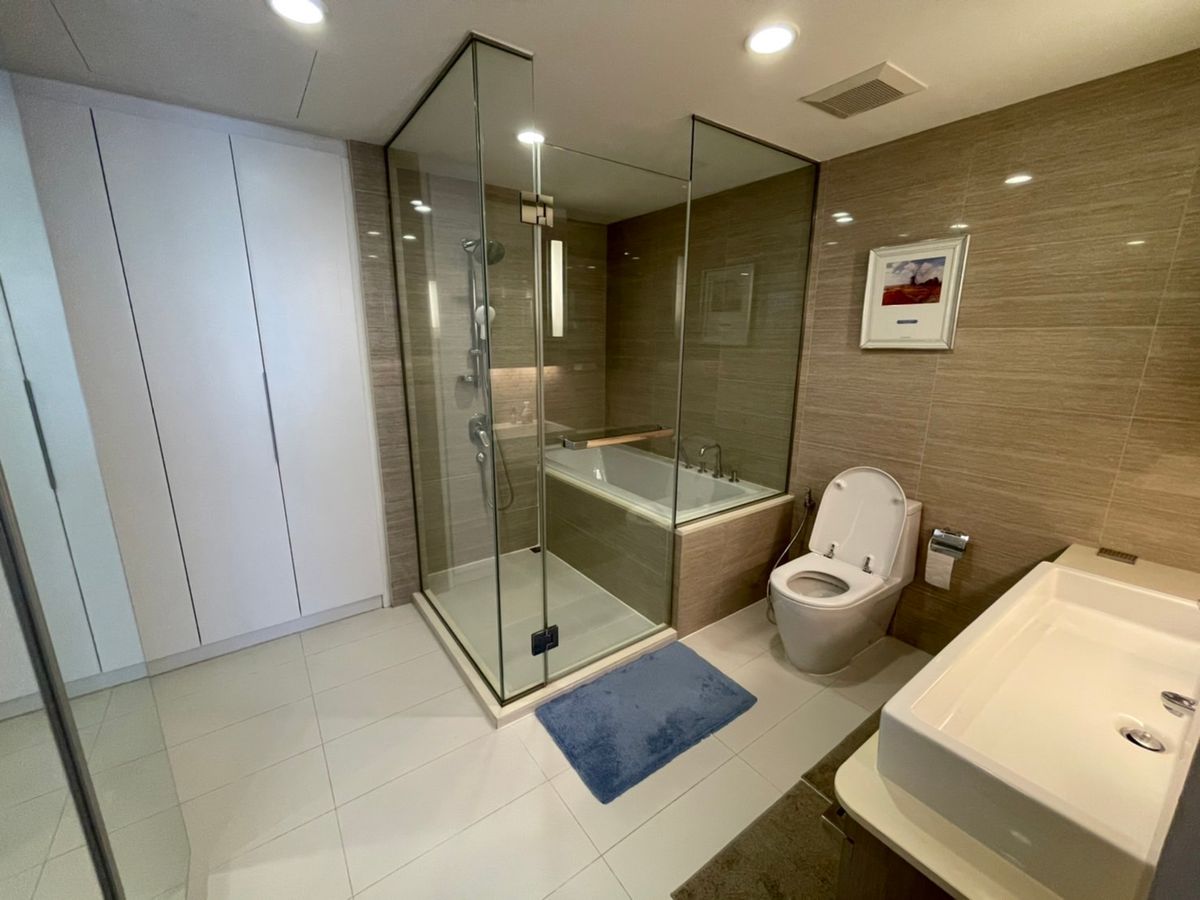 CondoSukhumvit, Asoke, Thonglor : 🔹 Luxury Condo for Sale & Rent at Mode Sukhumvit 61 – Oversized 1-Bedroom Unit Just 500m from BTS Ekkamai, Fully Furnished, Move-in Ready, Private & Peaceful Setting