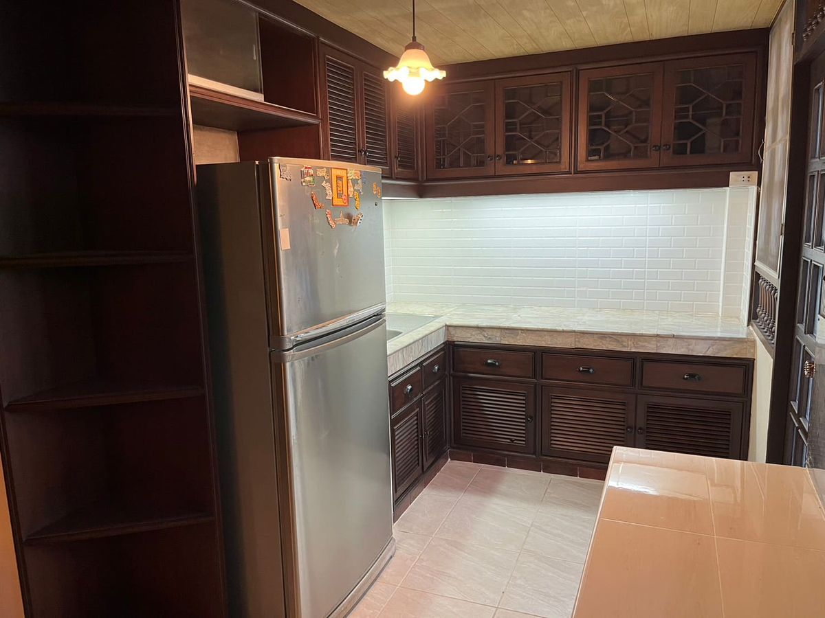 For RentTownhomeSathorn, Narathiwat : House for rent, 2 booths, 4 floors, 3 bedrooms, 3 bathrooms, location in the heart of Sathorn Road