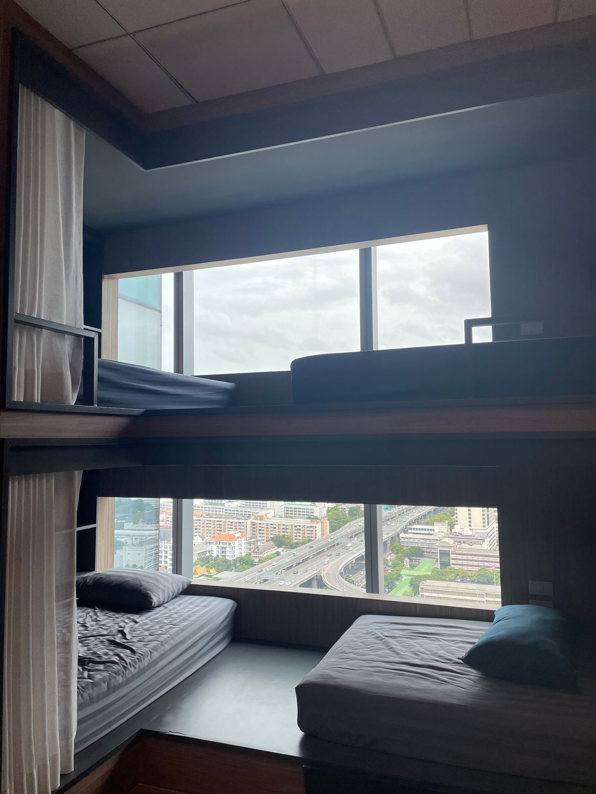 ให้เช่าสำนักงานอารีย์ อนุสาวรีย์ : ให้เช่า สำนักงาน  ใกล้ BTS อารีย์ ตกแต่งพร้อมเฟอร์นิเจอร์ เริ่ม 100 ตรม. มีหลายห้องให้เลือก 