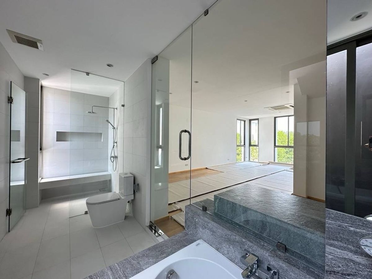 ขายทาวน์โฮมมีนบุรี-ร่มเกล้า : ทาวน์โฮมแฝด 3.5 ชั้น หลังสุดท้ายของโครงการ ติดสวนส่วนตัว  ทำเลถนนรามคำแหง  ซอย รามคำแหง 118  ใกล้เขตสะพานสูง  ทำเลเงียบสงบมากๆๆ