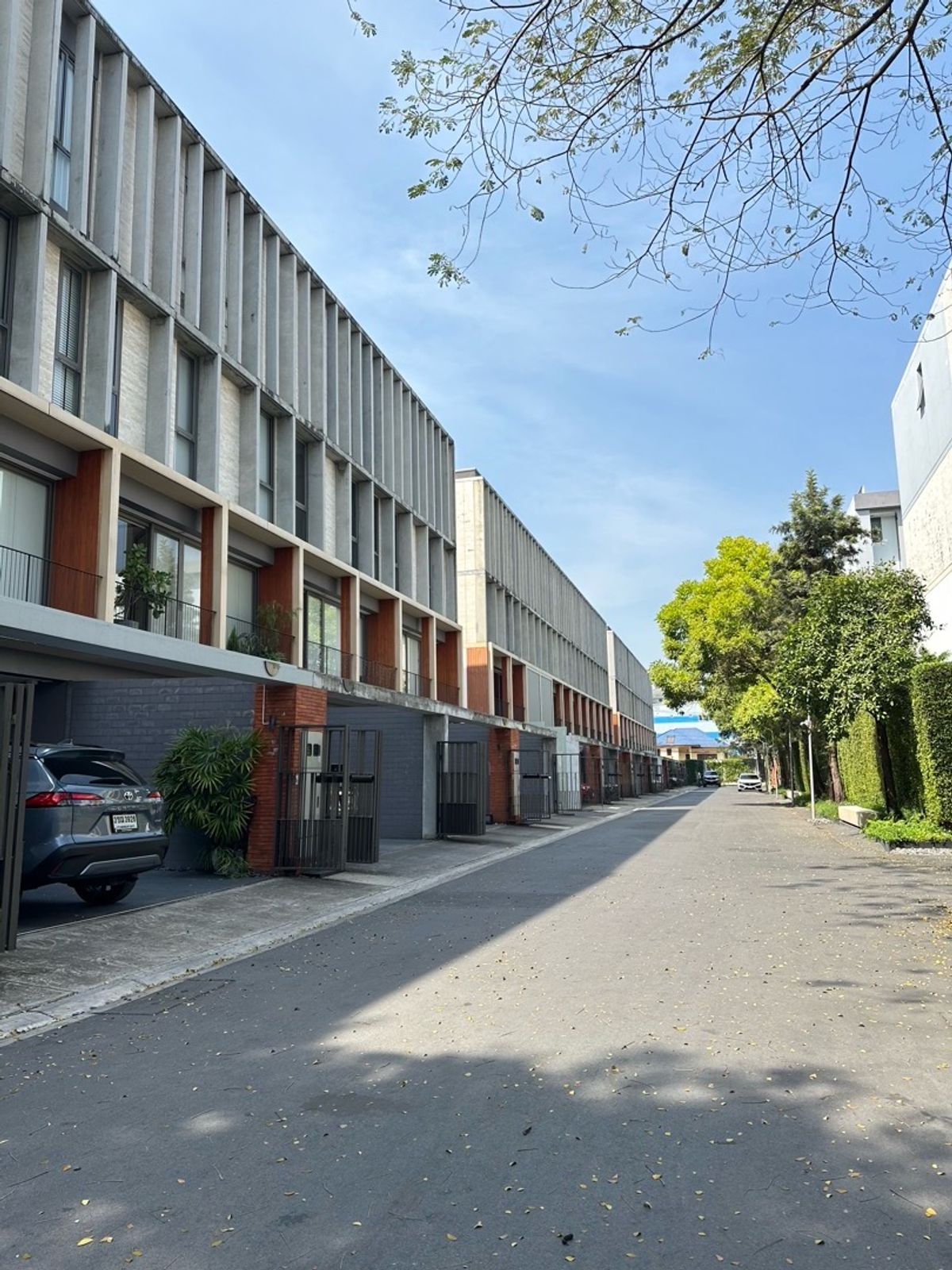 ขายทาวน์โฮมมีนบุรี-ร่มเกล้า : ทาวน์โฮมแฝด 3.5 ชั้น หลังสุดท้ายของโครงการ ติดสวนส่วนตัว  ทำเลถนนรามคำแหง  ซอย รามคำแหง 118  ใกล้เขตสะพานสูง  ทำเลเงียบสงบมากๆๆ