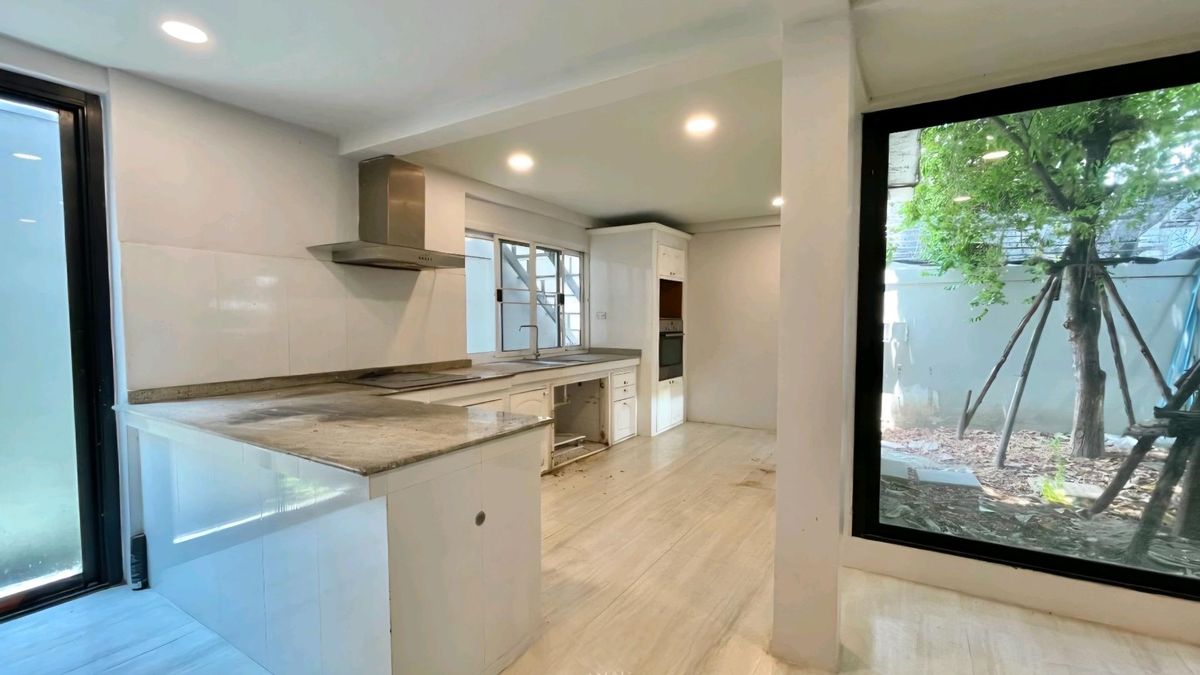 For SaleHome OfficeRatchadapisek, Huaikwang, Suttisan : For Sale: 2 Storay Single House - Home Office Soi Rung Rueng Suthisan (2 -storey detached house, home office