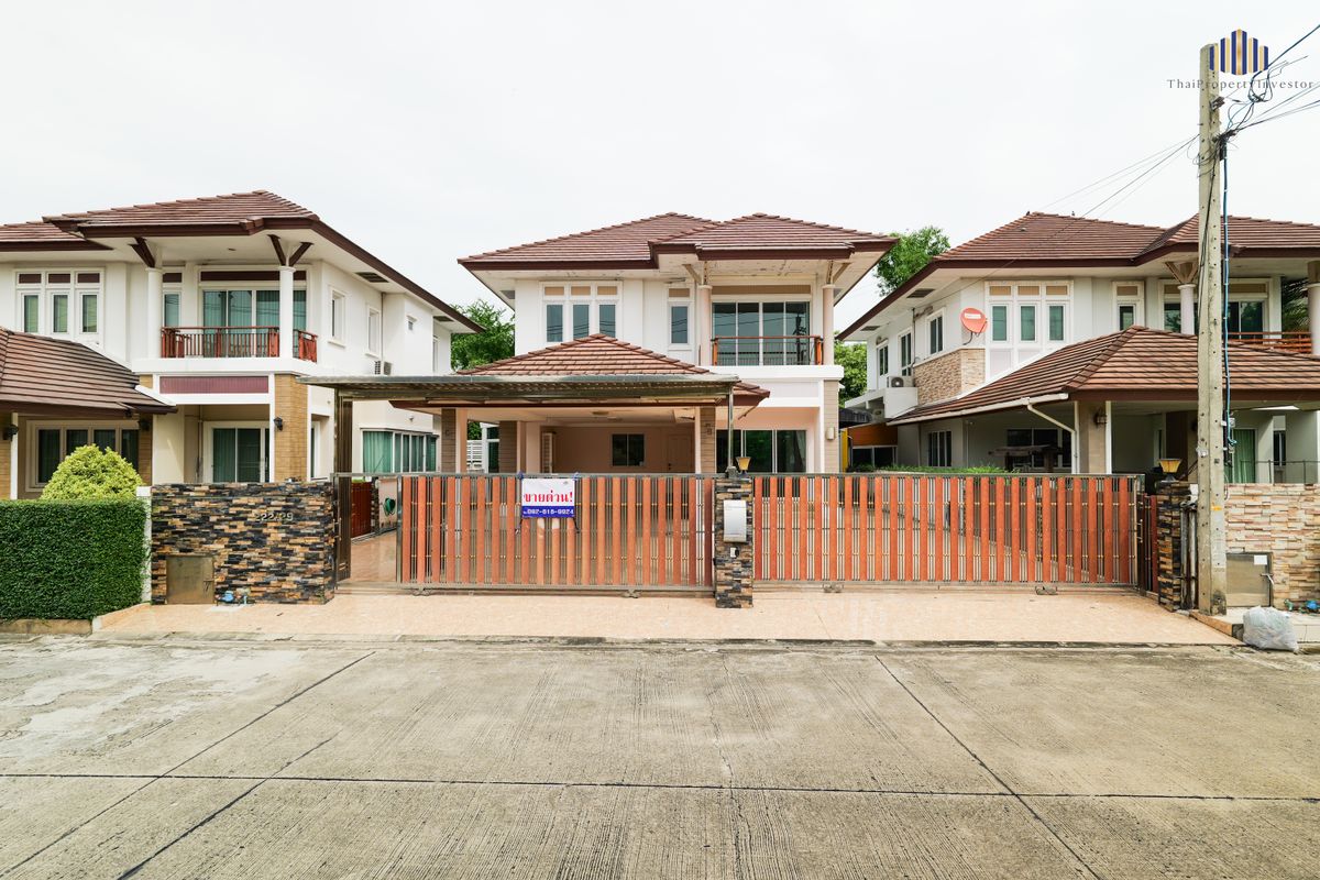 For SaleHouseNonthaburi, Bang Yai, Bangbuathong : Spacious Home in the Heart of the Village – Best Value in the Project! For Sale: Single Detached House, 73.4 sq.w. (293.6 sq.m.) in Laddaville 1-2 Village, located on Ban Kluai - Sai Noi Road, Phimonrat, Bang Bua Thong, Nonthaburi. 