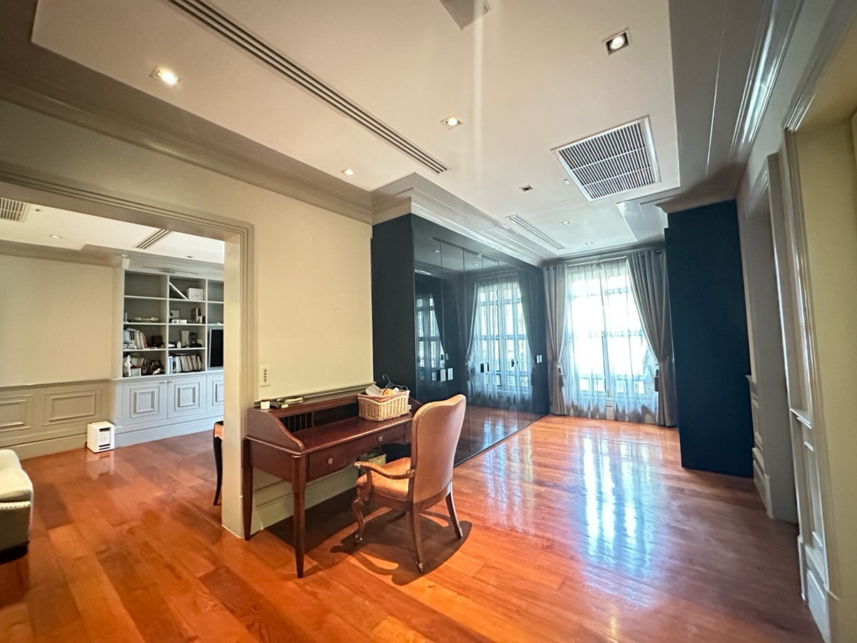 ขายบ้านแจ้งวัฒนะ เมืองทอง : บ้านหรูทำเลเมืองทองธานี  ใกล้อิมแพ็คเมืองทองธานี แจ้งวัฒนะ- ดอนเมือง รถไฟฟ้าสายสีชมพูสถานีอิมแพ็คเมืองทอง แจ้งวัฒนะ  พร้อมเฟอร์นิเจอร์ พร้อมอยู่