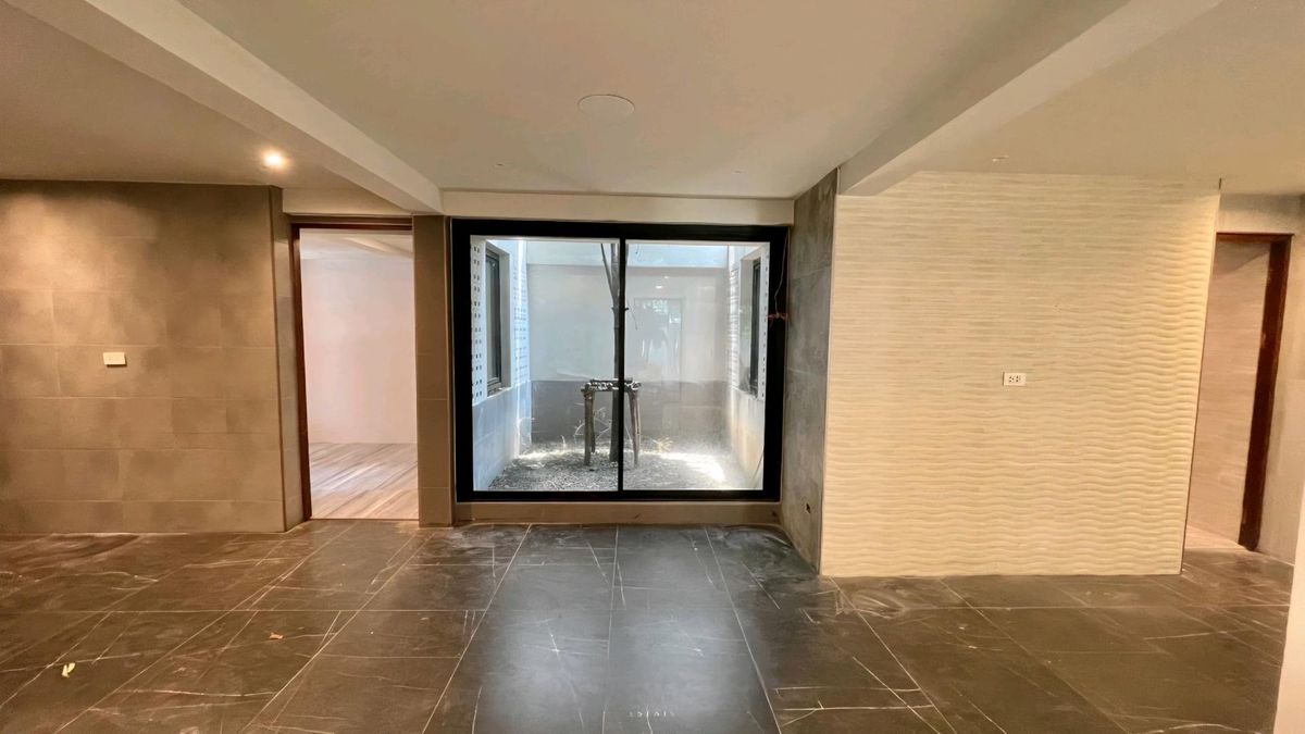 For SaleHome OfficeRatchadapisek, Huaikwang, Suttisan : For Sale: 2 Storay Single House - Home Office Soi Rung Rueng Suthisan (2 -storey detached house, home office