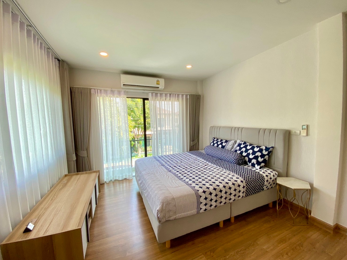 For RentHousePattanakan, Srinakarin : 🏡 For Rent: Luxury Corner House – The City Pattanakarn Phase 1 (Pet Friendly)