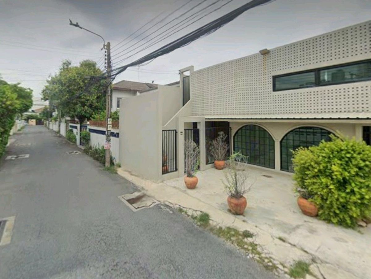 For SaleHome OfficeRatchadapisek, Huaikwang, Suttisan : For Sale: 2 Storay Single House - Home Office Soi Rung Rueng Suthisan (2 -storey detached house, home office