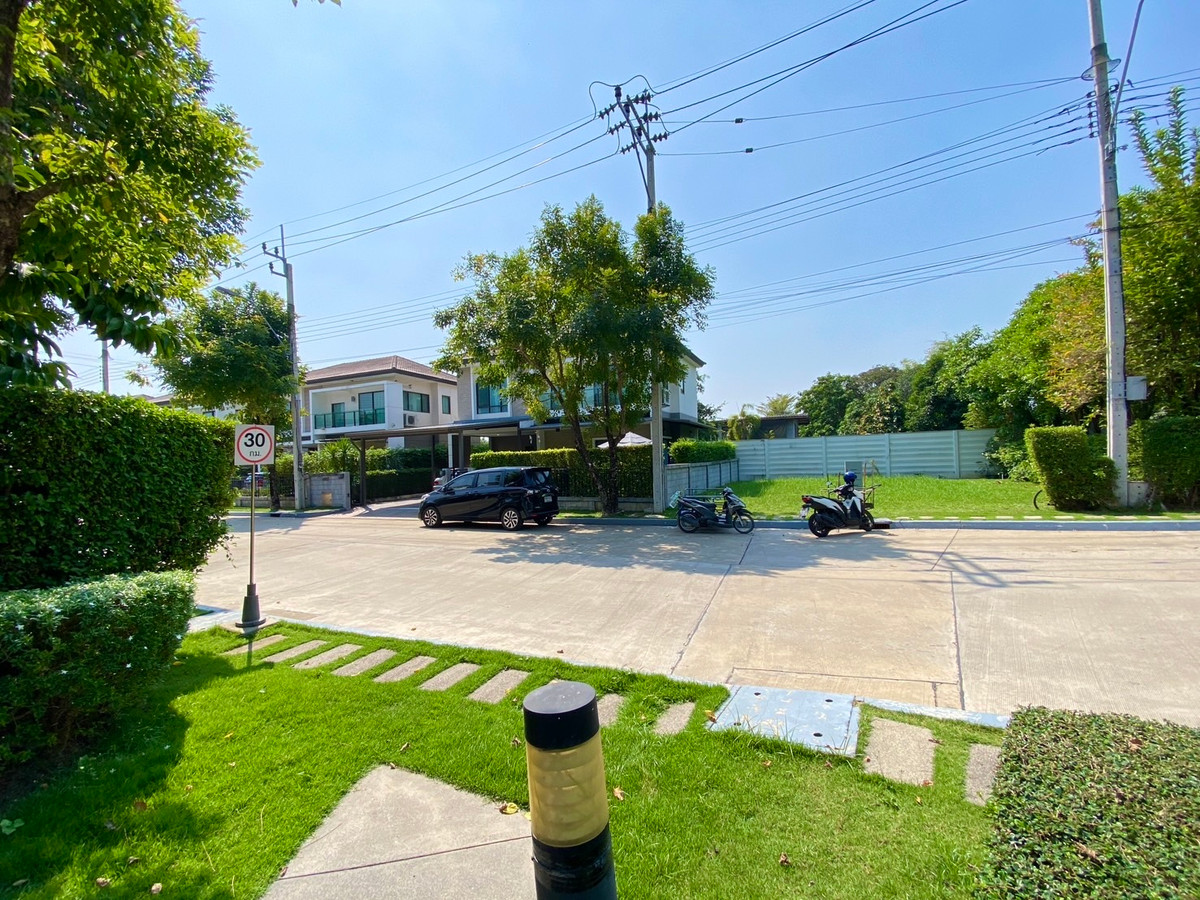 For RentHousePattanakan, Srinakarin : 🏡 For Rent: Luxury Corner House – The City Pattanakarn Phase 1 (Pet Friendly)