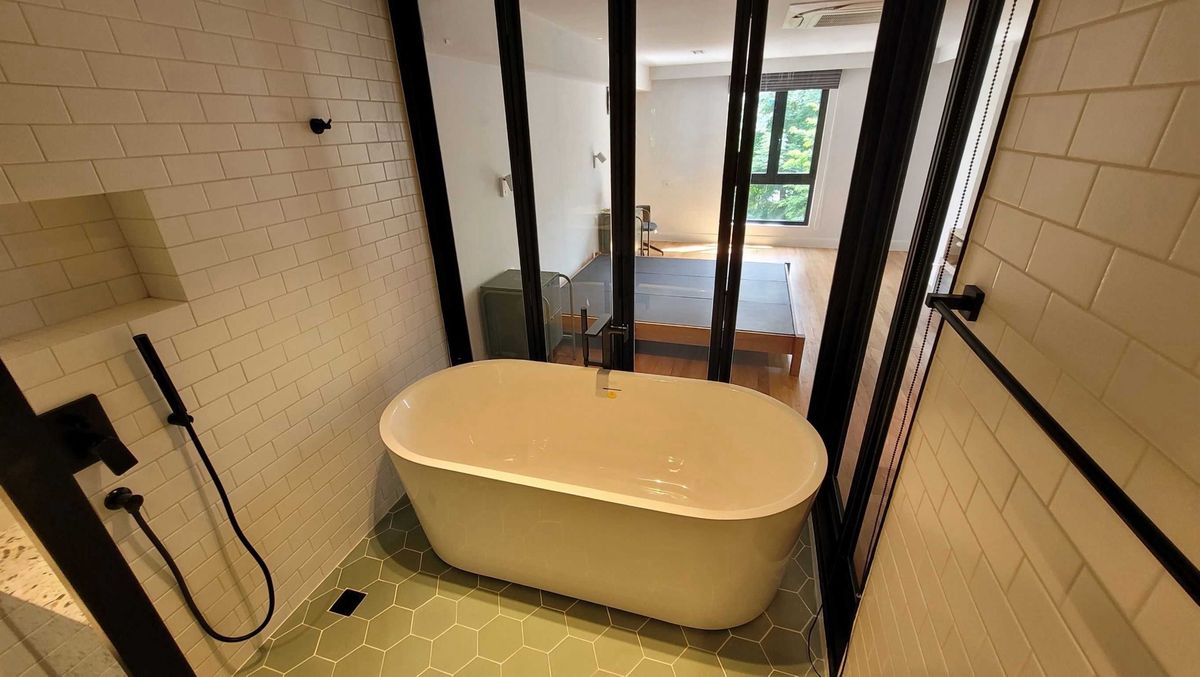 คอนโดอ่อนนุช อุดมสุข : 📢👇 คอนโด Low Rise หายากในทำเลสุขุมวิท! ห้องขนาดใหญ่ ระเบียงใหญ่ วิวโปร่งโล่ง เหมาะสำหรับผู้ที่มองหาความสะดวกสบาย ความเป็นส่วนตัว และความคุ้มค่าใจกลางเมือง เหมาะทั้งอยู่อาศัยหรือลงทุน