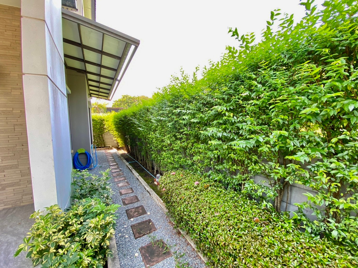 For RentHousePattanakan, Srinakarin : 🏡 For Rent: Luxury Corner House – The City Pattanakarn Phase 1 (Pet Friendly)