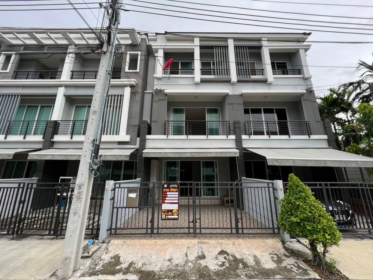 ขายทาวน์โฮมพระราม 5 ราชพฤกษ์ บางกรวย : CIMB 0062 : บ้านกลางเมือง รัชดา-วงศ์สว่าง เพียง 5 นาที ถึงสถานีรถไฟฟ้าวงศ์สว่าง