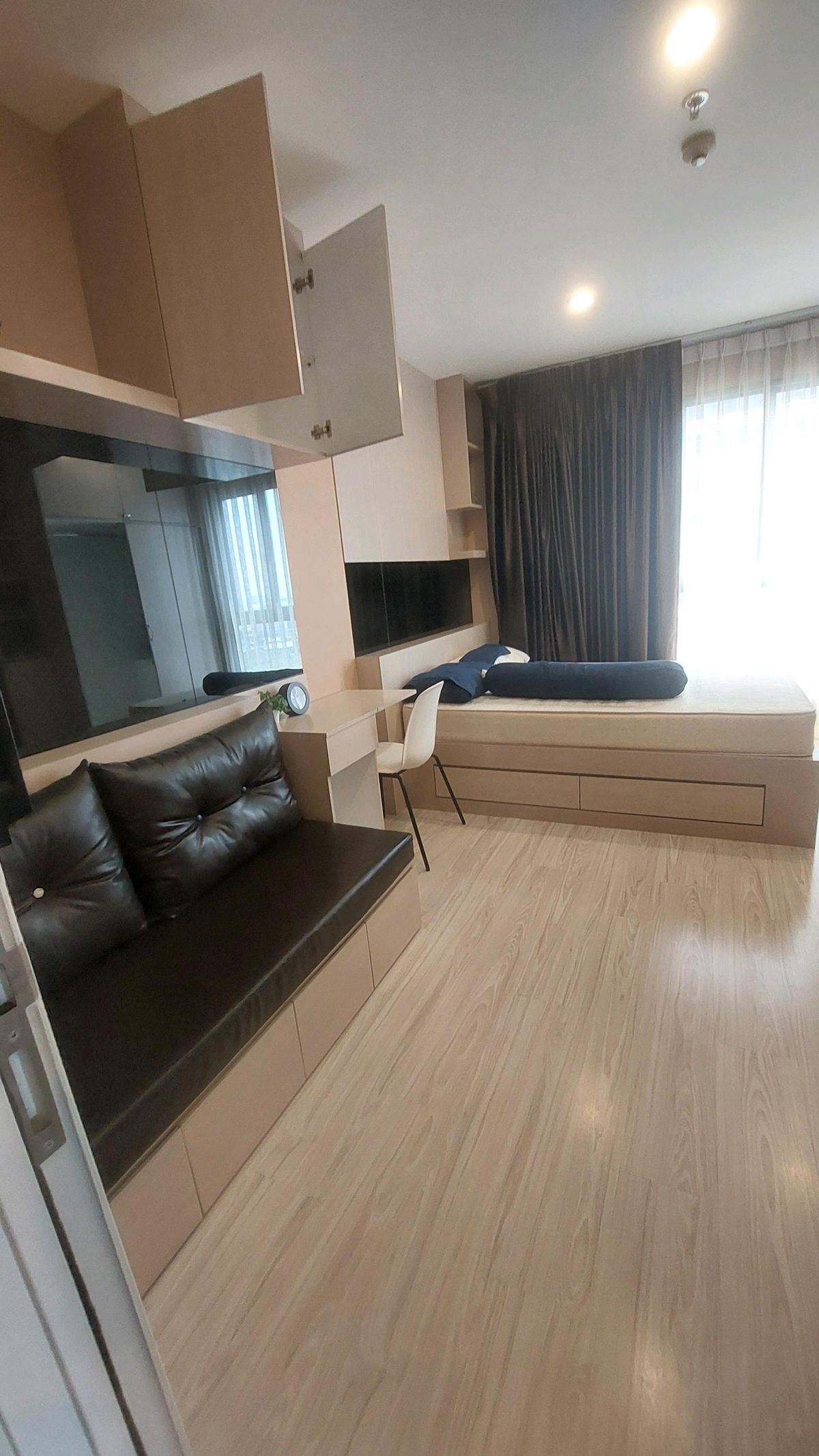 For RentCondoBangna, Bearing, Lasalle : Rent 1Studio at Ideo Mobi Eastgate, near BTS Bangna