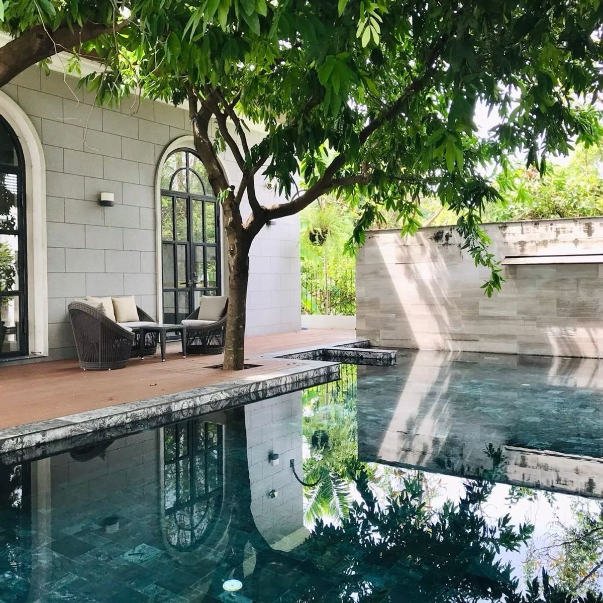 ขายบ้านแจ้งวัฒนะ เมืองทอง : บ้านหรูทำเลเมืองทองธานี  ใกล้อิมแพ็คเมืองทองธานี แจ้งวัฒนะ- ดอนเมือง รถไฟฟ้าสายสีชมพูสถานีอิมแพ็คเมืองทอง แจ้งวัฒนะ  พร้อมเฟอร์นิเจอร์ พร้อมอยู่