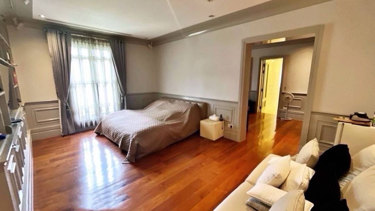 ขายบ้านแจ้งวัฒนะ เมืองทอง : บ้านหรูทำเลเมืองทองธานี  ใกล้อิมแพ็คเมืองทองธานี แจ้งวัฒนะ- ดอนเมือง รถไฟฟ้าสายสีชมพูสถานีอิมแพ็คเมืองทอง แจ้งวัฒนะ  พร้อมเฟอร์นิเจอร์ พร้อมอยู่