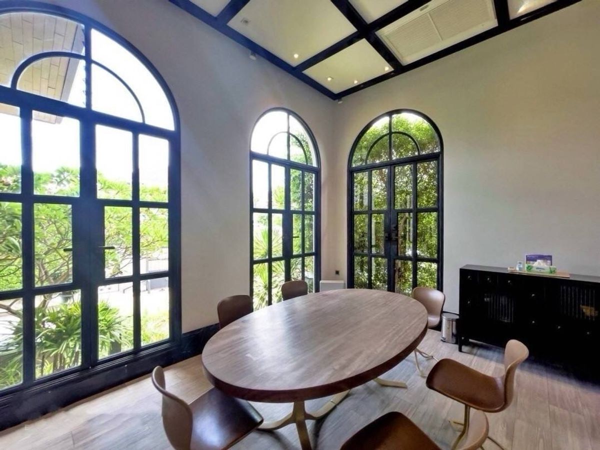 ขายบ้านแจ้งวัฒนะ เมืองทอง : บ้านหรูทำเลเมืองทองธานี  ใกล้อิมแพ็คเมืองทองธานี แจ้งวัฒนะ- ดอนเมือง รถไฟฟ้าสายสีชมพูสถานีอิมแพ็คเมืองทอง แจ้งวัฒนะ  พร้อมเฟอร์นิเจอร์ พร้อมอยู่