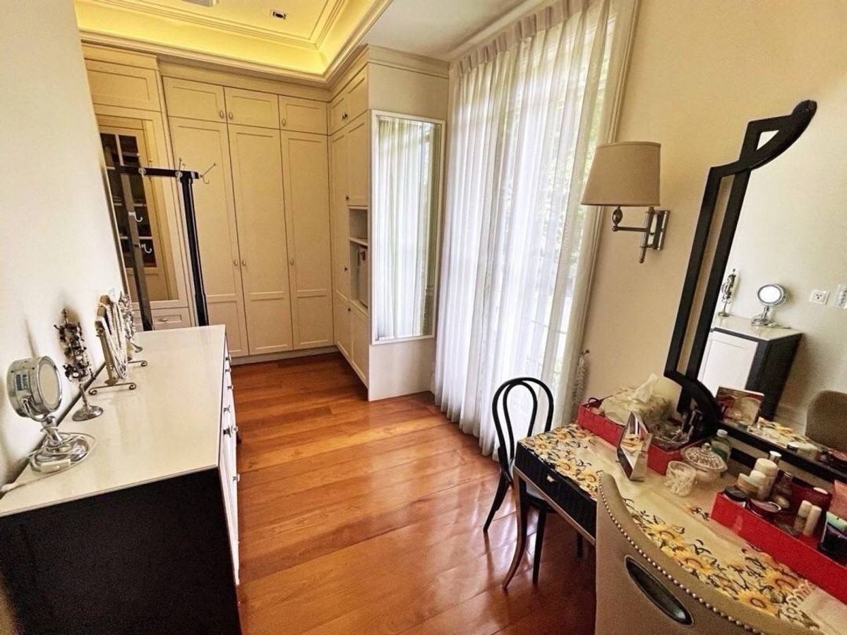 ขายบ้านแจ้งวัฒนะ เมืองทอง : บ้านหรูทำเลเมืองทองธานี  ใกล้อิมแพ็คเมืองทองธานี แจ้งวัฒนะ- ดอนเมือง รถไฟฟ้าสายสีชมพูสถานีอิมแพ็คเมืองทอง แจ้งวัฒนะ  พร้อมเฟอร์นิเจอร์ พร้อมอยู่