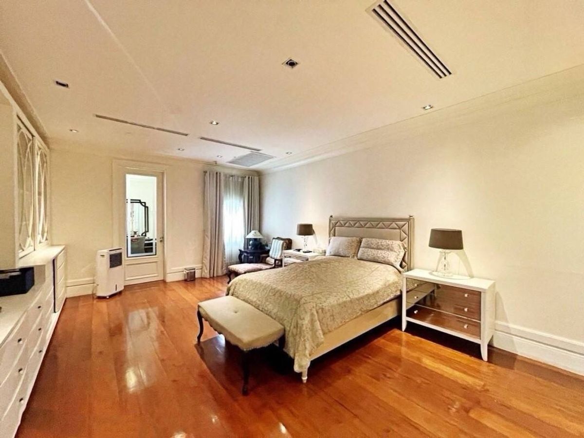 ขายบ้านแจ้งวัฒนะ เมืองทอง : บ้านหรูทำเลเมืองทองธานี  ใกล้อิมแพ็คเมืองทองธานี แจ้งวัฒนะ- ดอนเมือง รถไฟฟ้าสายสีชมพูสถานีอิมแพ็คเมืองทอง แจ้งวัฒนะ  พร้อมเฟอร์นิเจอร์ พร้อมอยู่