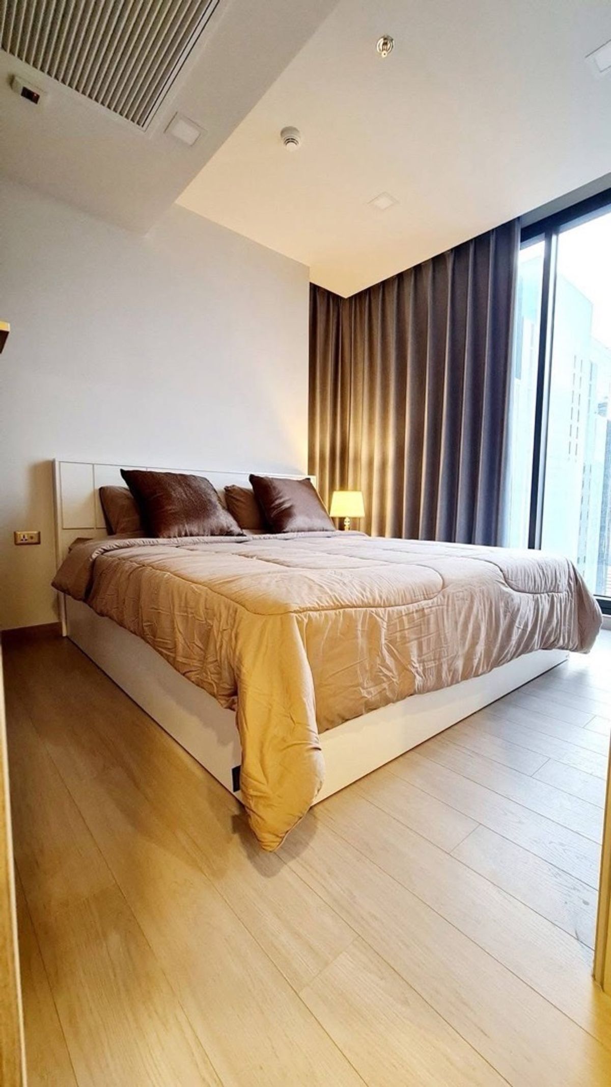 ให้เช่าคอนโดพระราม 9 เพชรบุรีตัดใหม่ RCA : One9 Five condo / B building /24fl./42sqm./ free wifi /30,000