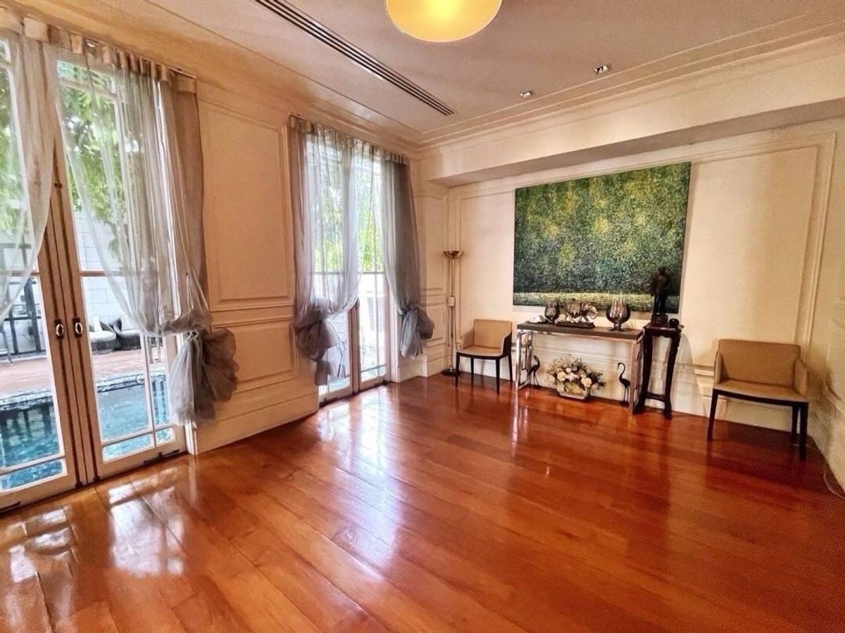 ขายบ้านแจ้งวัฒนะ เมืองทอง : บ้านหรูทำเลเมืองทองธานี  ใกล้อิมแพ็คเมืองทองธานี แจ้งวัฒนะ- ดอนเมือง รถไฟฟ้าสายสีชมพูสถานีอิมแพ็คเมืองทอง แจ้งวัฒนะ  พร้อมเฟอร์นิเจอร์ พร้อมอยู่