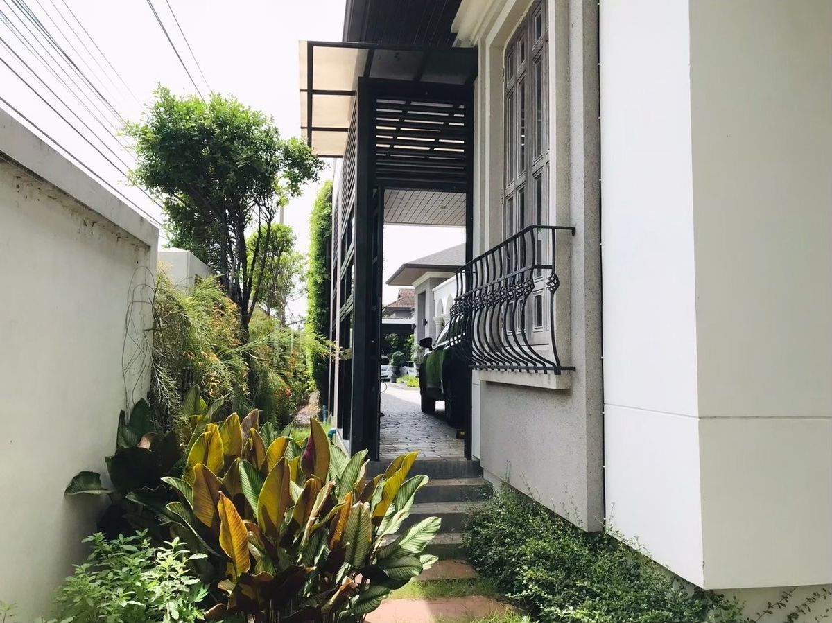 ขายบ้านแจ้งวัฒนะ เมืองทอง : บ้านหรูทำเลเมืองทองธานี  ใกล้อิมแพ็คเมืองทองธานี แจ้งวัฒนะ- ดอนเมือง รถไฟฟ้าสายสีชมพูสถานีอิมแพ็คเมืองทอง แจ้งวัฒนะ  พร้อมเฟอร์นิเจอร์ พร้อมอยู่