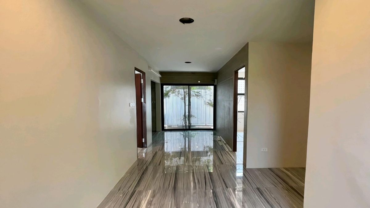 For SaleHome OfficeRatchadapisek, Huaikwang, Suttisan : For Sale: 2 Storay Single House - Home Office Soi Rung Rueng Suthisan (2 -storey detached house, home office