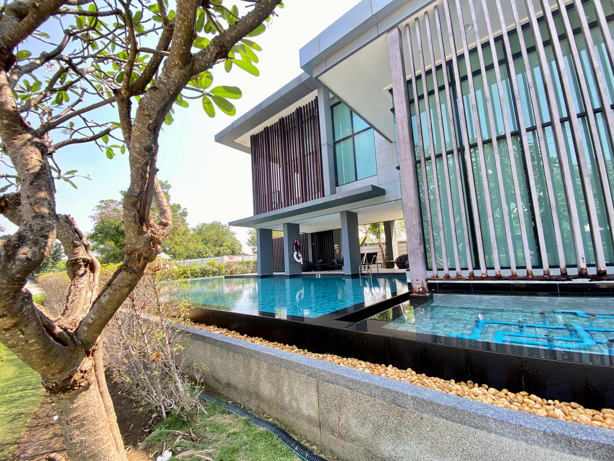 For RentHousePattanakan, Srinakarin : 🏡 For Rent: Luxury Corner House – The City Pattanakarn Phase 1 (Pet Friendly)