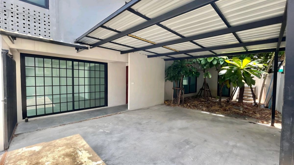 For SaleHome OfficeRatchadapisek, Huaikwang, Suttisan : For Sale: 2 Storay Single House - Home Office Soi Rung Rueng Suthisan (2 -storey detached house, home office