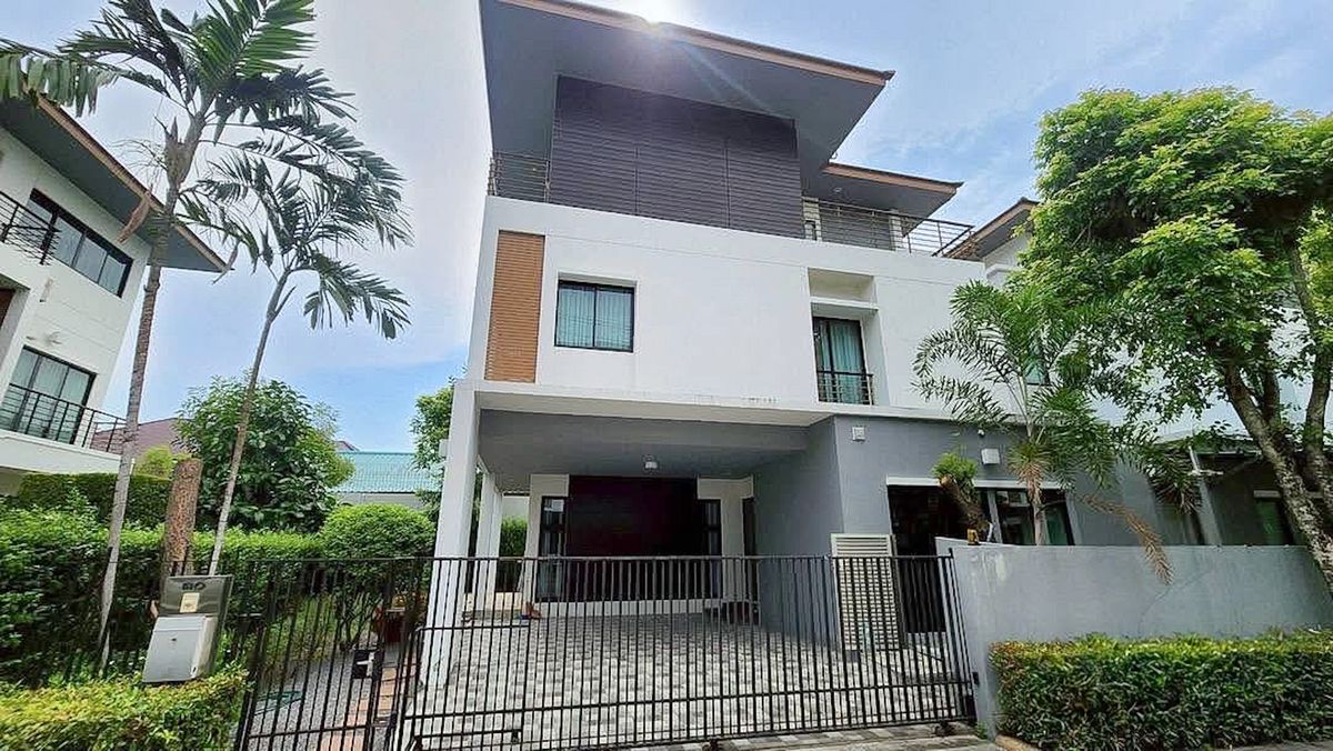 ขายบ้านลาดกระบัง สุวรรณภูมิ : บ้านลุมพินี สวนหลวง ร.9 / 4 ห้องนอน (ขาย), Baan Lumpini Suanluang Rama 9 / 4 Bedrooms (FOR SALE) FON174