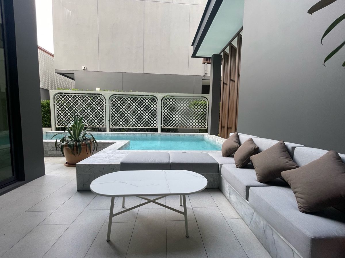 ขายบ้านเลียบทางด่วนรามอินทรา : 📢👇บ้านหรู 3 ชั้น พร้อมลิฟท์และสระว่ายน้ำส่วนตัว สงบ เงียบ เดินทางสะดวกใกล้จุดขึ้นลงทางด่วน (ภาพบ้านตัวอย่าง)