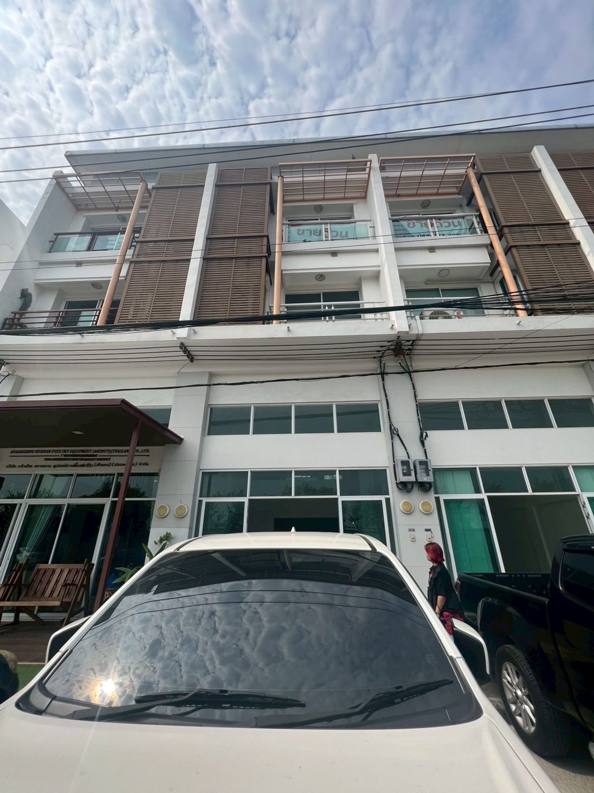 ให้เช่าอาคารพาณิชย์วิภาวดี ดอนเมือง หลักสี่ : อาคารพาณิชย์ 75 ในโครงการชวนชื่นโมดัส ทำเลดี ตั้งอยู่บริเวณดอนเมือง ใกล้สนามบินดอนเมือง มีที่จอดรถ ใกล้เส้นทางรถไฟฟ้าและทางยกระดับอุตราภิมุข