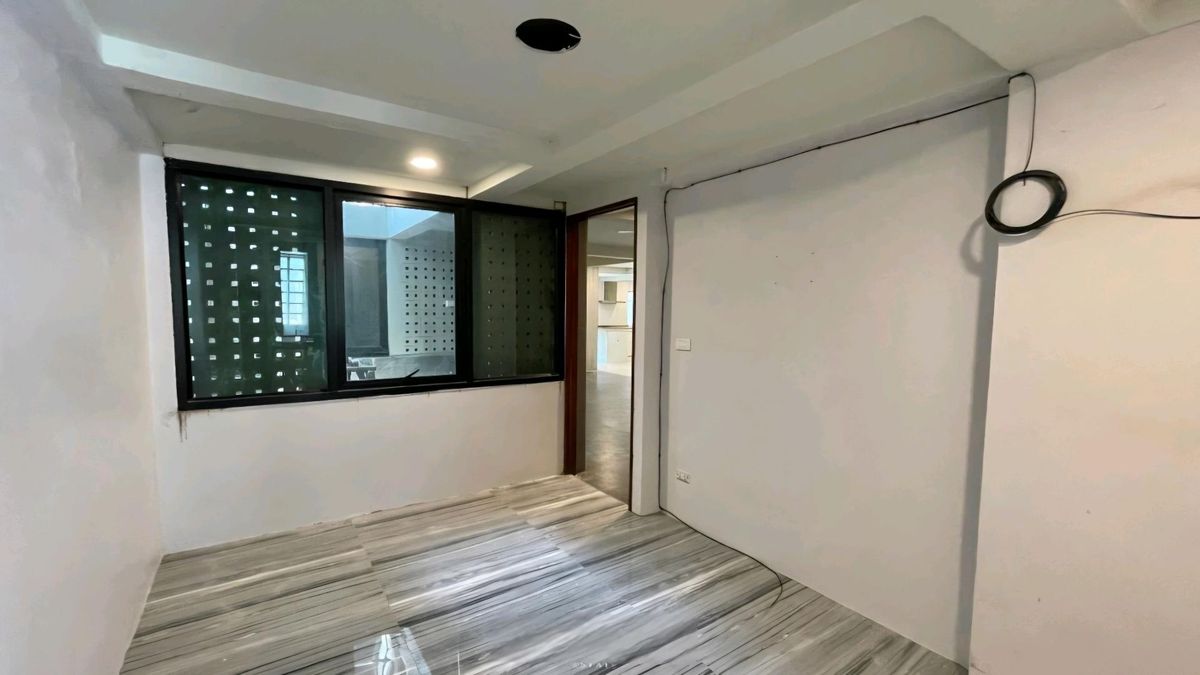 For SaleHome OfficeRatchadapisek, Huaikwang, Suttisan : For Sale: 2 Storay Single House - Home Office Soi Rung Rueng Suthisan (2 -storey detached house, home office