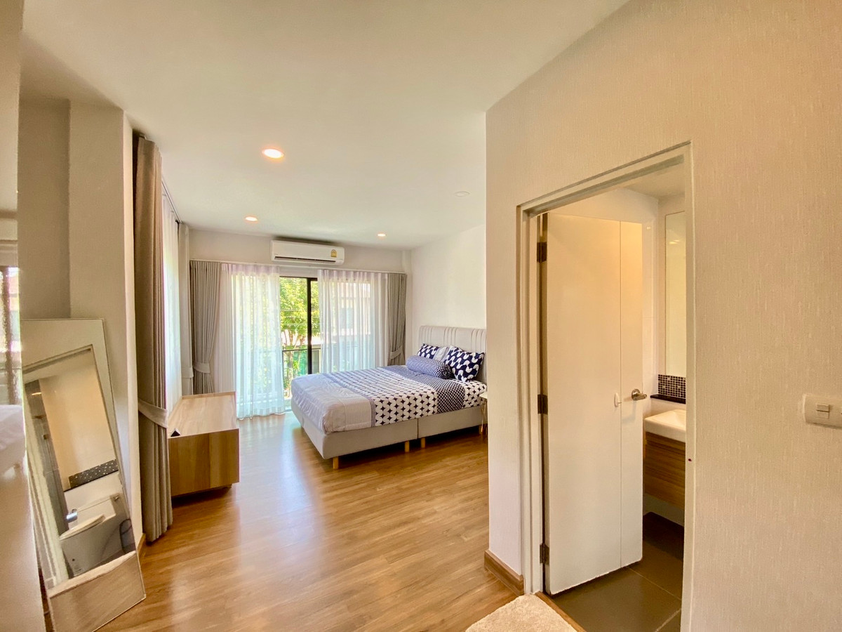 For RentHousePattanakan, Srinakarin : 🏡 For Rent: Luxury Corner House – The City Pattanakarn Phase 1 (Pet Friendly)