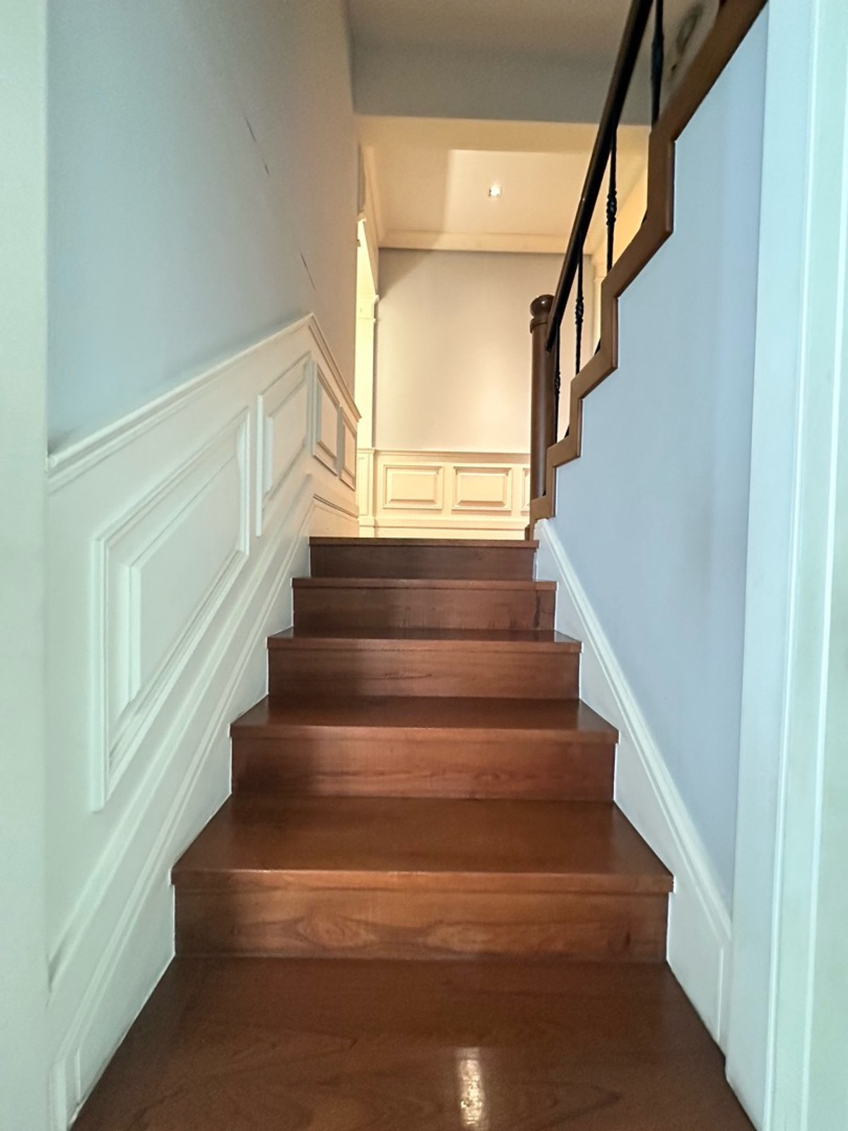 ขายบ้านแจ้งวัฒนะ เมืองทอง : บ้านหรูทำเลเมืองทองธานี  ใกล้อิมแพ็คเมืองทองธานี แจ้งวัฒนะ- ดอนเมือง รถไฟฟ้าสายสีชมพูสถานีอิมแพ็คเมืองทอง แจ้งวัฒนะ  พร้อมเฟอร์นิเจอร์ พร้อมอยู่