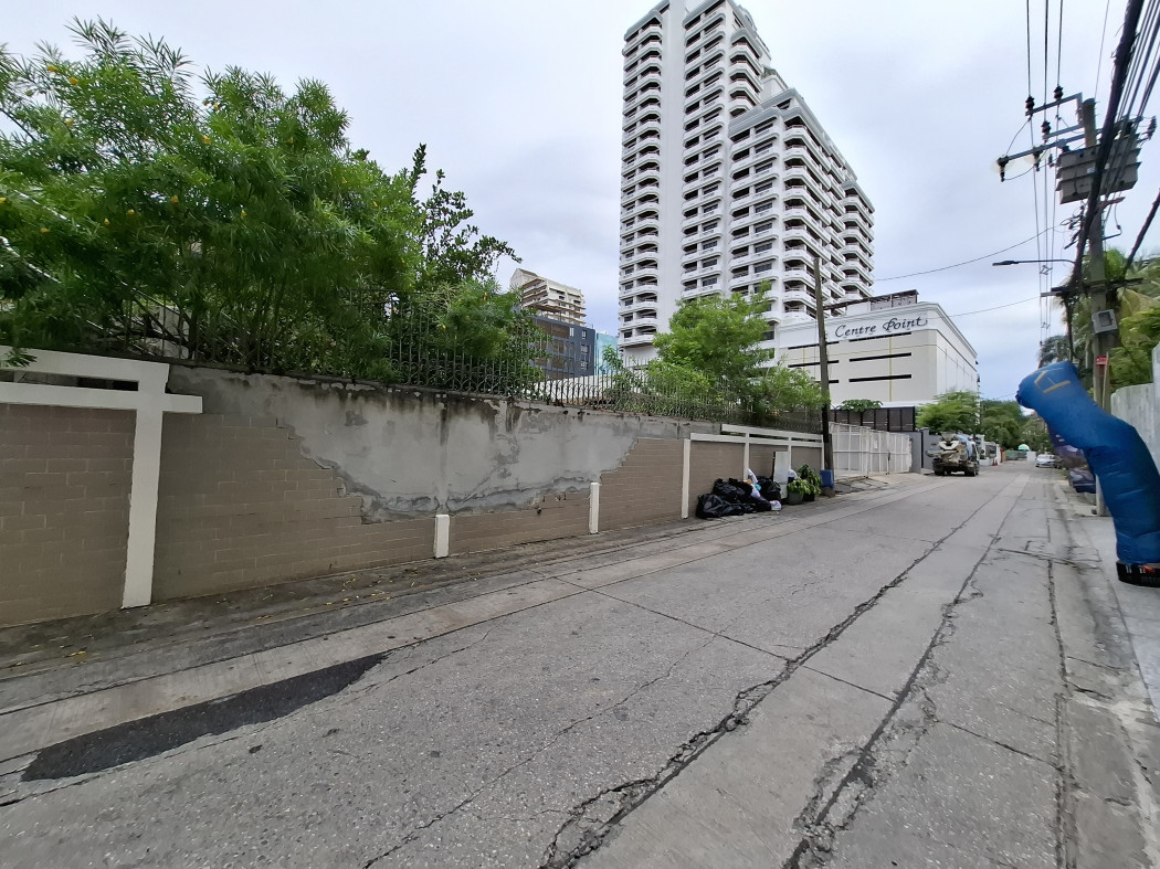For SaleLandKhlongtoei, Kluaynamthai : Land for sale, Soi Sukhumvit 10, size 474 sq w., close to Sukhumvit Road, only 400 m. CC