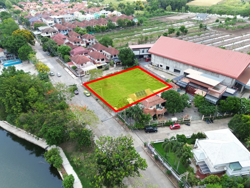 ขายที่ดินปทุมธานี รังสิต ธรรมศาสตร์ : ขาย ที่ดินวิวทะเลสาบ หมู่บ้านสินธร รังสิต 260 ตรว ถนนกว้างถึง 12 เมตร  KK