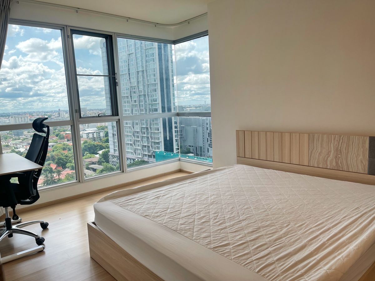 ขายคอนโดอ่อนนุช อุดมสุข : For Sale condo  Rhythm Sukhumvit 50 2 Bed fully furnished corner room (S15-27383)