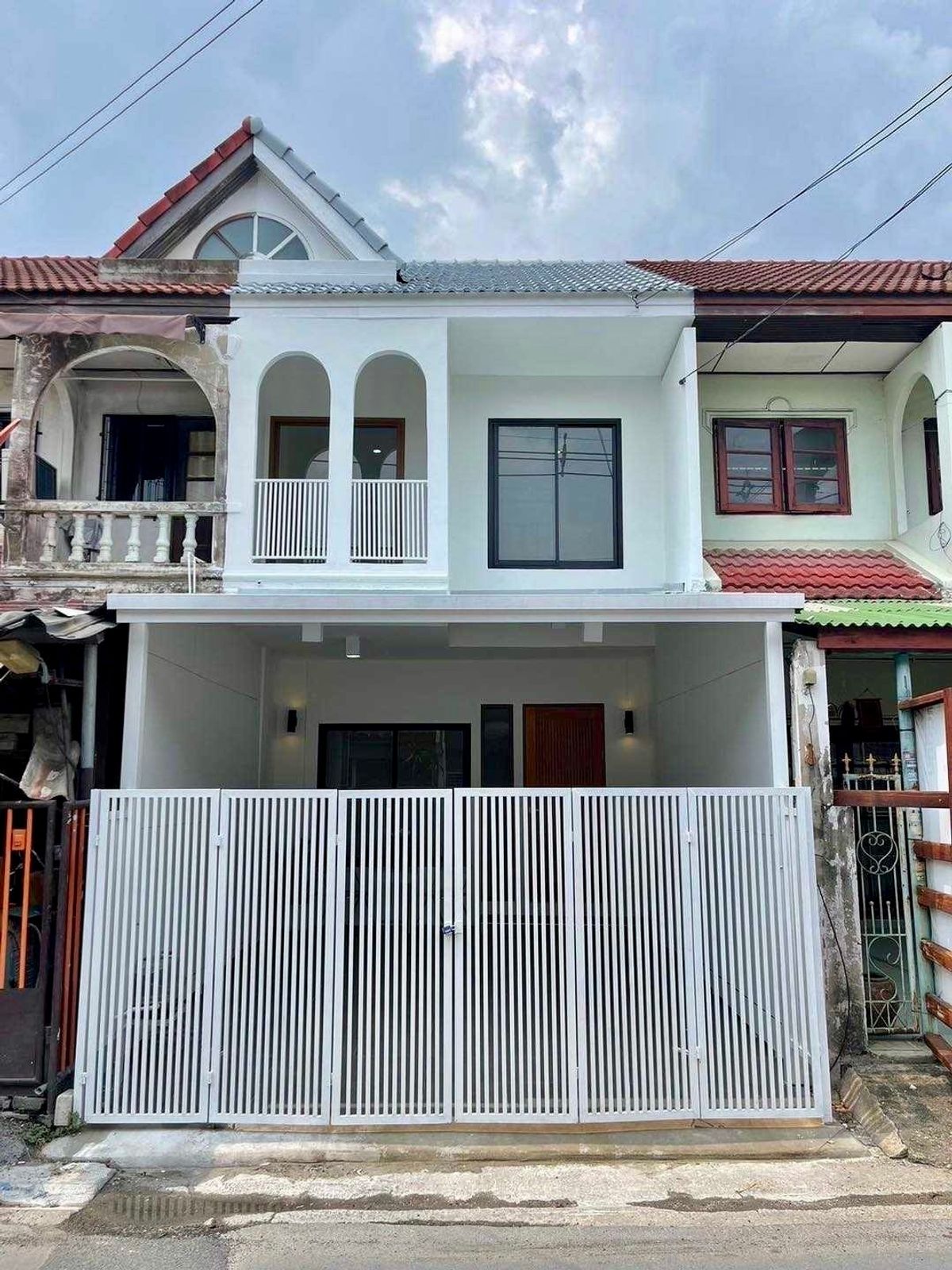 ขายทาวน์โฮมเกษตร นวมินทร์ ลาดปลาเค้า : 🏡 ขายทาวน์เฮาส์ 2 ชั้น รีโนเวทใหม่ ในราคาย่อมเยา พร้อมอยู่ ทำเลนวมินทร์ 111 เดินทางสะดวก