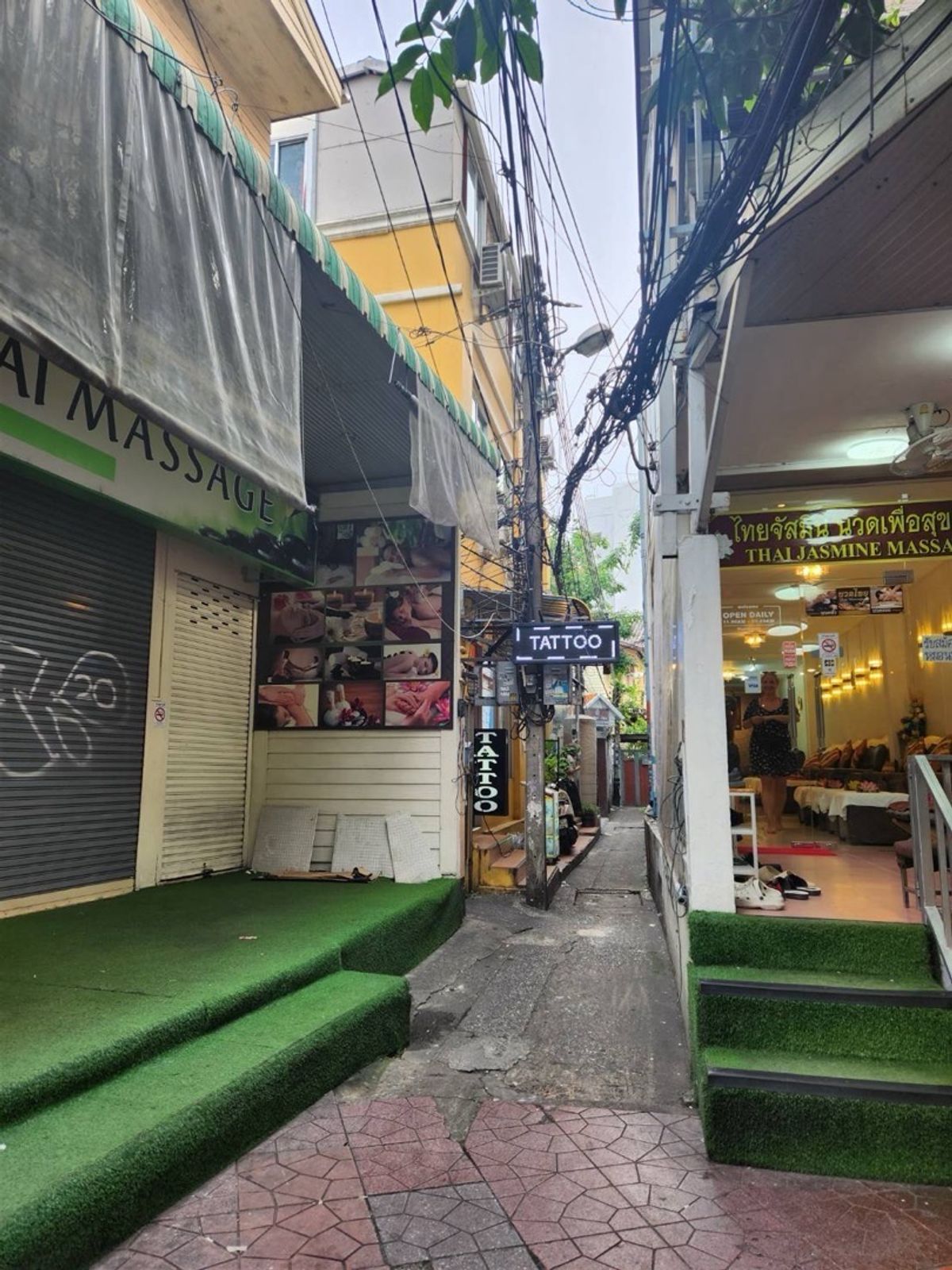 ขายกิจการโรงแรม & กิจการอพาร์ตเมนต์เยาวราช บางลำพู : ขายห้องพัก 3 ชั้น 1 คูหา ถ.รามบุตรี 
