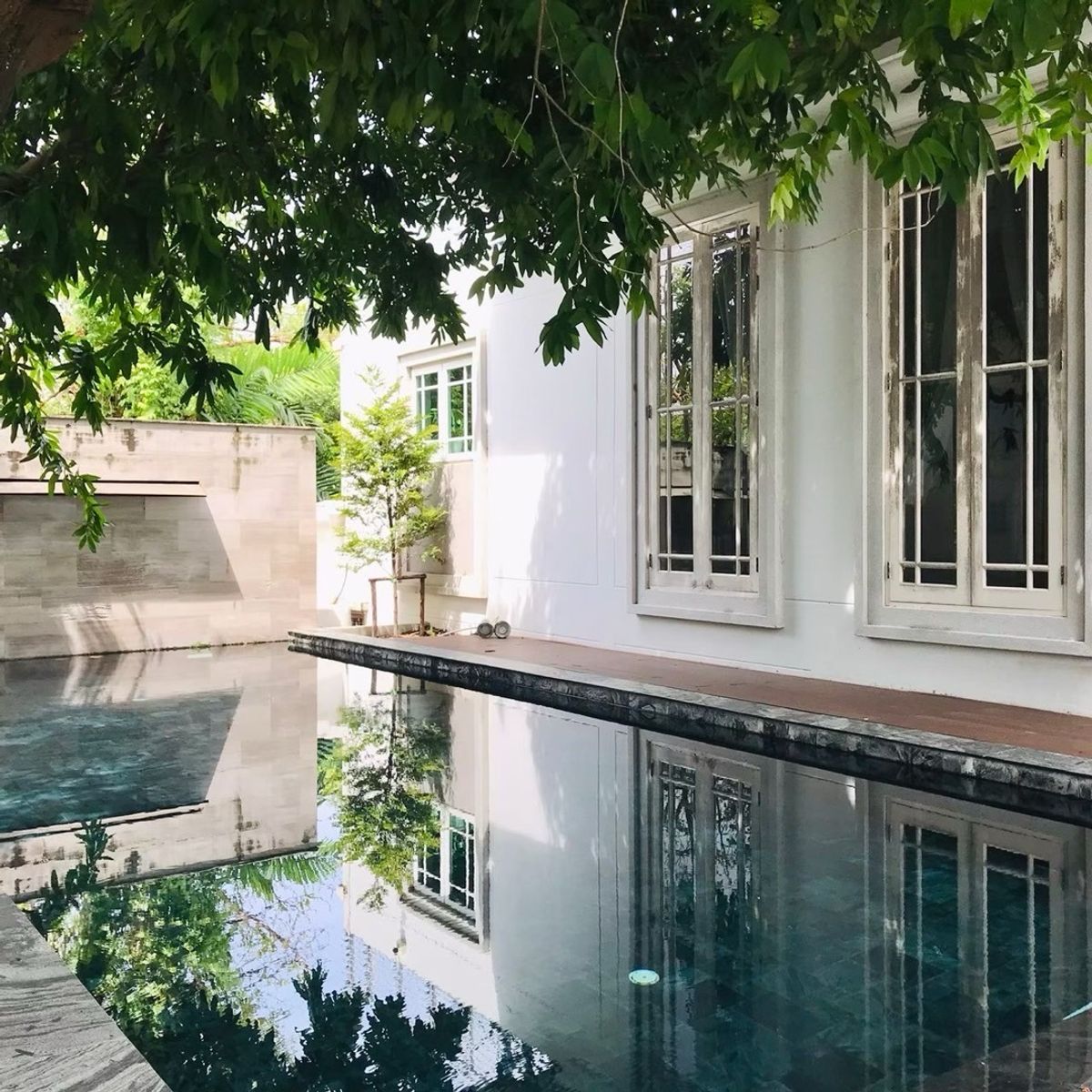 ขายบ้านแจ้งวัฒนะ เมืองทอง : บ้านหรูทำเลเมืองทองธานี  ใกล้อิมแพ็คเมืองทองธานี แจ้งวัฒนะ- ดอนเมือง รถไฟฟ้าสายสีชมพูสถานีอิมแพ็คเมืองทอง แจ้งวัฒนะ  พร้อมเฟอร์นิเจอร์ พร้อมอยู่