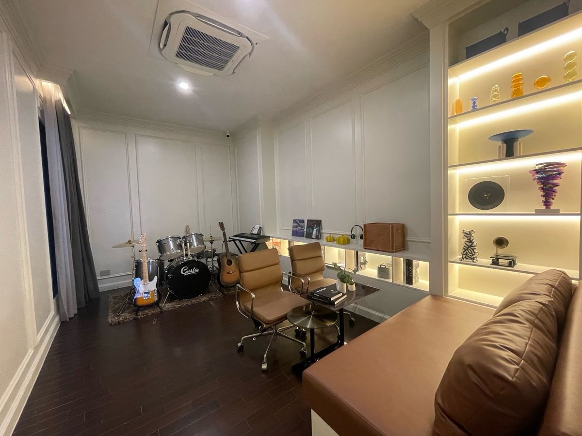 ขายบ้านเลียบทางด่วนรามอินทรา : 📢👇บ้านหรู 3 ชั้น พร้อมลิฟท์และสระว่ายน้ำส่วนตัว สงบ เงียบ เดินทางสะดวกใกล้จุดขึ้นลงทางด่วน (ภาพบ้านตัวอย่าง)